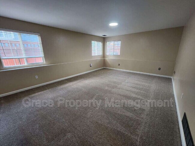 Building Photo - 5157 Paloma St