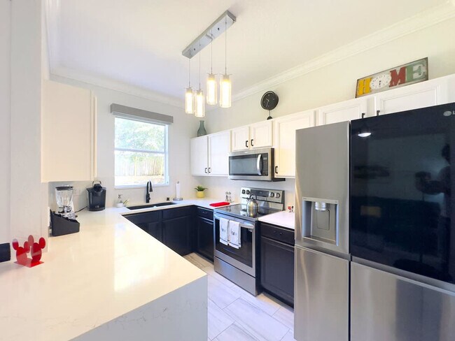 Building Photo - 1042 Calabria Ave