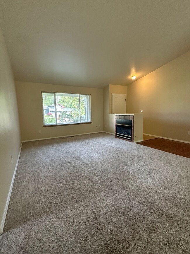 Building Photo - Granite Falls Rambler