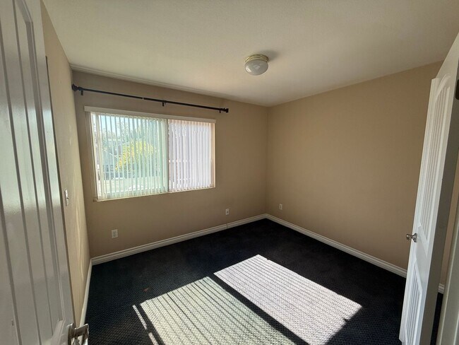 Building Photo - Gorgeous and Upgraded 4 Bed, 2.5 Bath Two-...