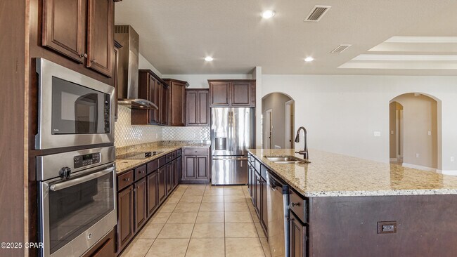 Building Photo - 221 S Shoreview Dr