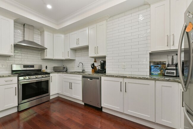 Primary Photo - 530-532-532 E 6th St