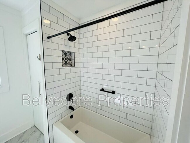 Building Photo - 2721 Stratford Dr