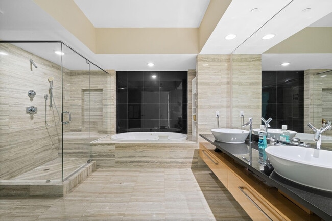 Building Photo - 101 S Fort Lauderdale Beach Blvd