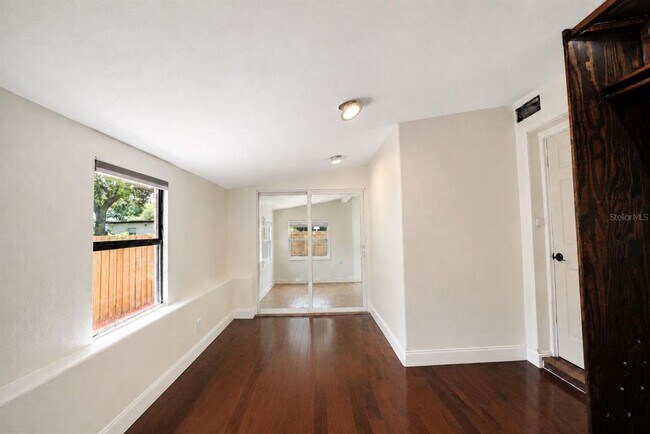 Building Photo - 520 83rd Ave N