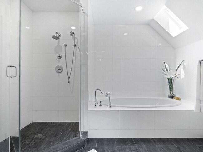 Building Photo - 93 W Goulding St