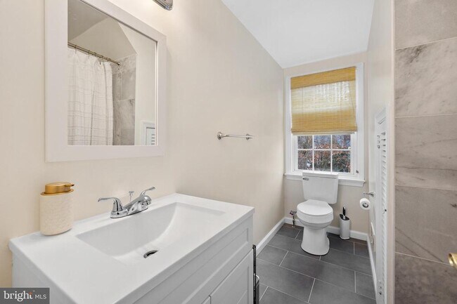 Building Photo - 13625 Middlevale Ln