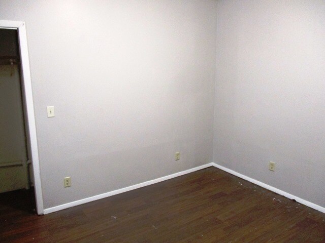 Building Photo - 706 W Mulberry St