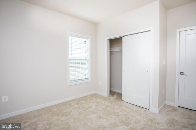 Building Photo - 23646 Hopewell Manor Terrace