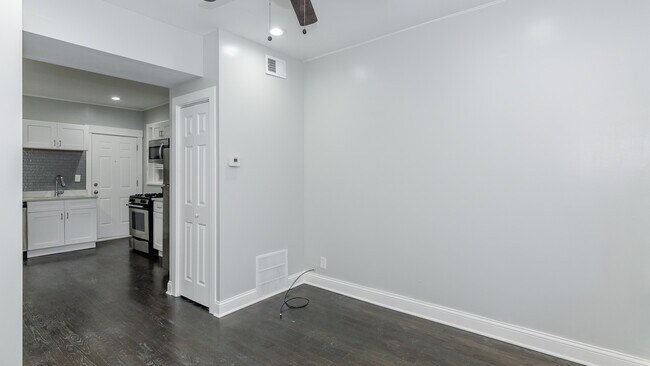 Building Photo - 2049 W Coulter St