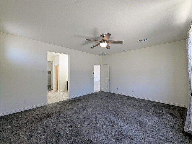Building Photo - 6952 W Golden Ln