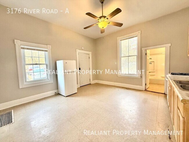 Building Photo - 3176 River Rd