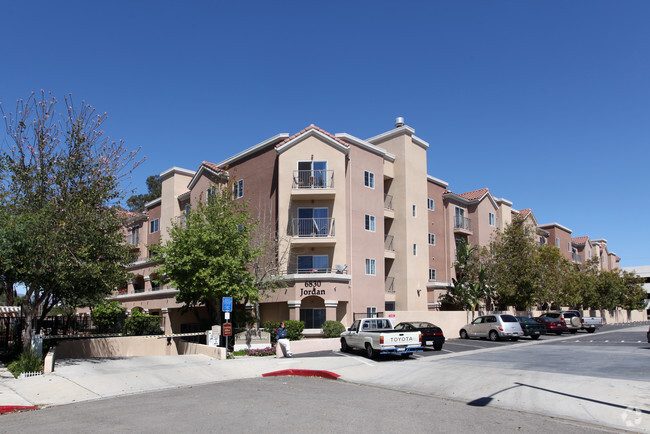 Primary Photo - Vintage Crossing Apartments