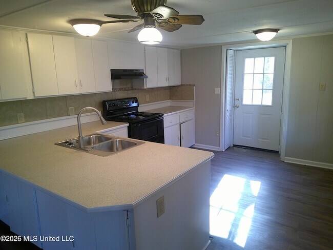 Building Photo - 779 Ridge Crest Dr