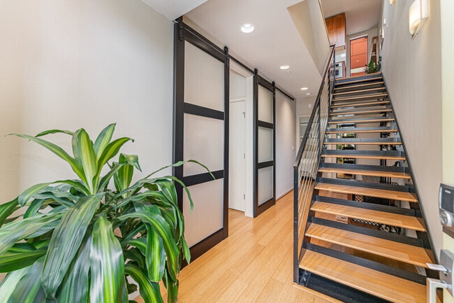 Building Photo - 1816 11th Ave