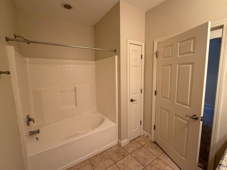 Building Photo - 2756 Mcknight Crossing Ct