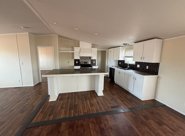 Building Photo - 3br 2ba on 1.5 acres in Blanchard!!