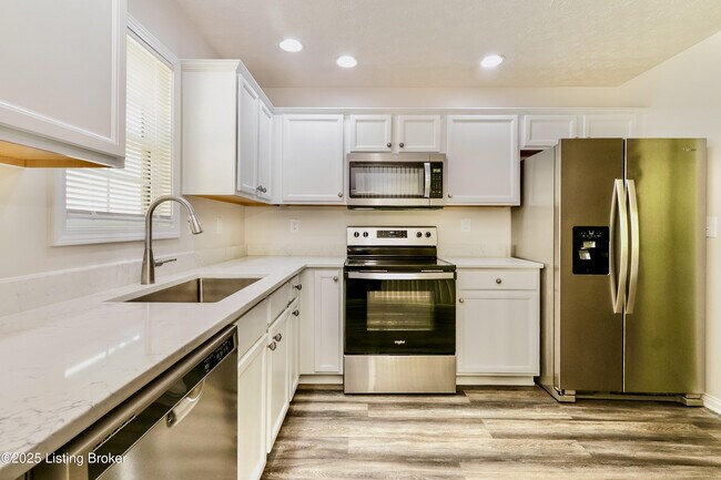 Building Photo - 7116 Blue Stream Ct