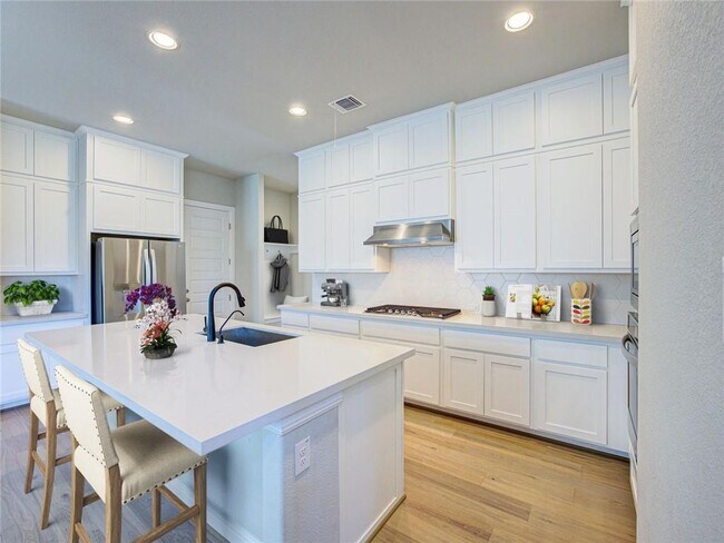 Building Photo - 425 Sitlington Ln