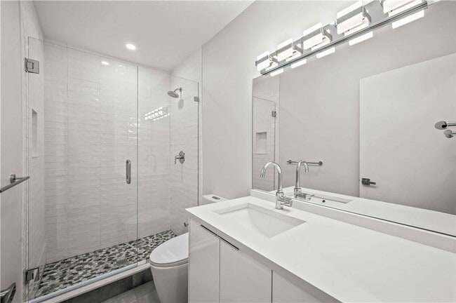 Building Photo - 828 NE 17th Way