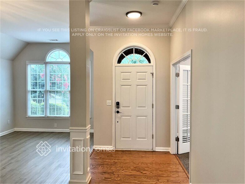 Building Photo - 1035 Fairview Club Cir