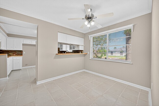 Building Photo - 13903 Chevy Chase Dr