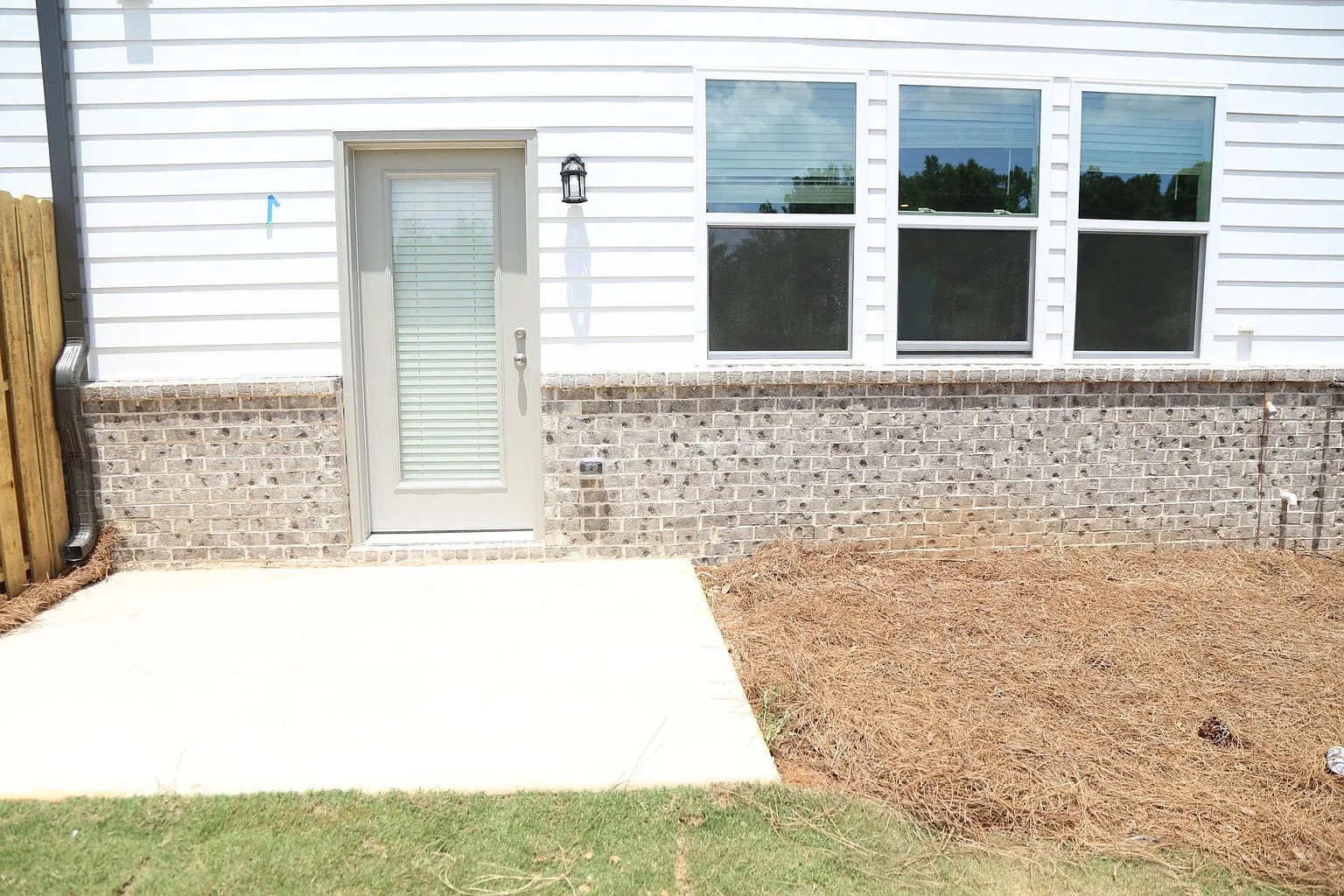 Building Photo - Room in Townhome on Thornton Dr