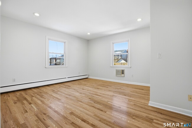 Building Photo - 24 Congress St