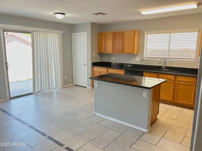 Building Photo - 2874 W Mineral Butte Dr