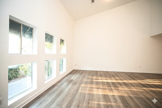 Building Photo - 1713 Gillette St
