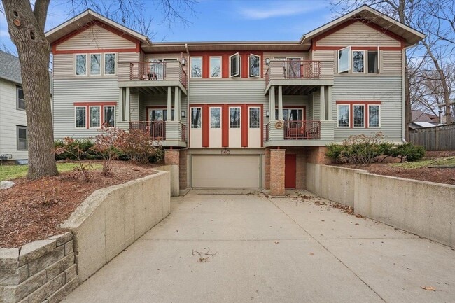 Building Photo - 1140 E Dayton St