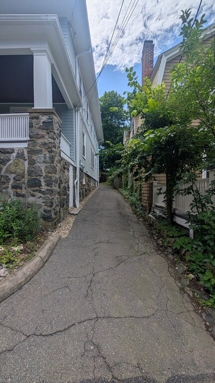 Building Photo - 133 Elmwood Rd