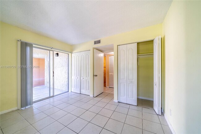 Building Photo - 3100 Riverside Dr