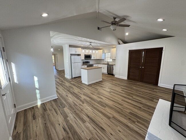 Building Photo - 3895 Azalean Dr