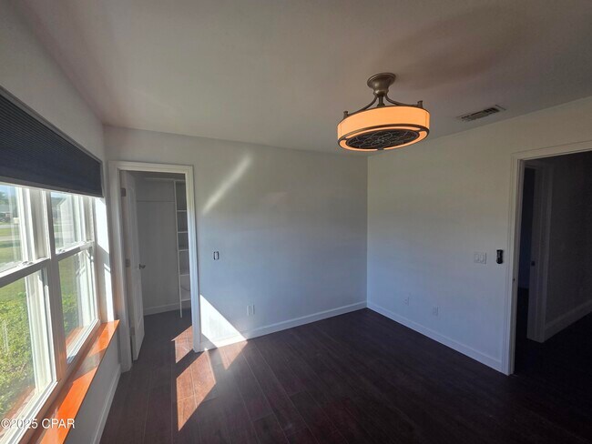 Building Photo - 1303 Sutherland Ct