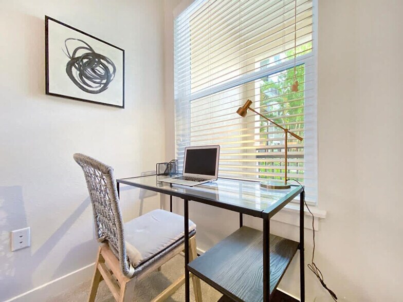 Building Photo - 2615 N Grady Ave