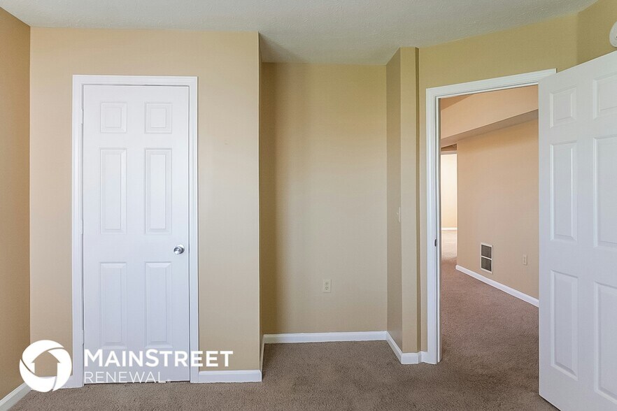 Building Photo - 2245 Valley Creek E Ln