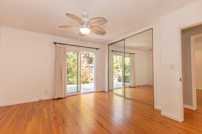 Building Photo - Charming 3 Bed/2 Bath Home in Bird Rock/ La Jolla- 1 Block from the Ocean!