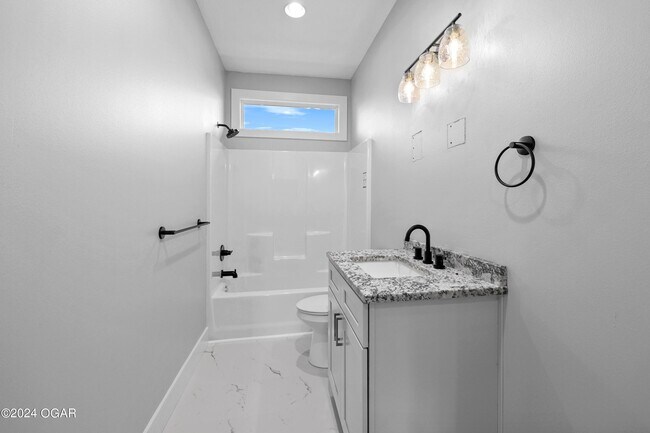 Building Photo - 2836 E 15th St