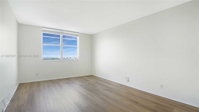 Building Photo - 6770 Indian Creek Dr