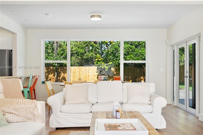 Building Photo - 10801 Peachtree Dr