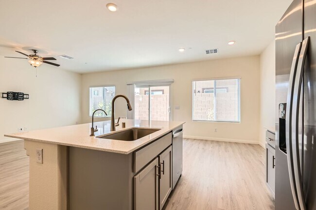 Building Photo - Spacious & Smart: Southern Highlands 4-Bed...