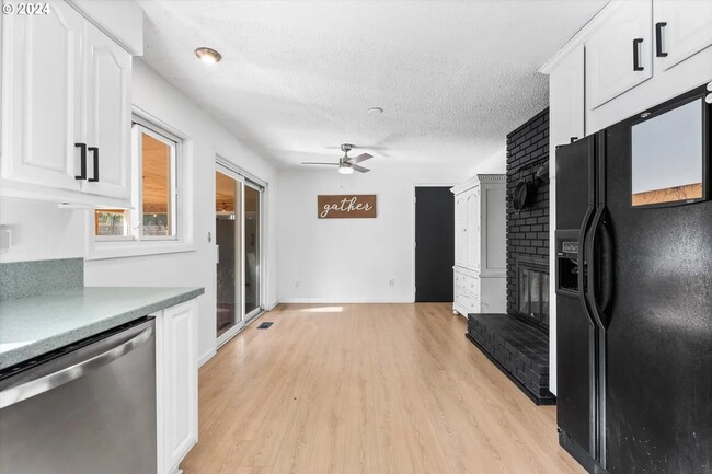 Building Photo - 18450 SW Deline St