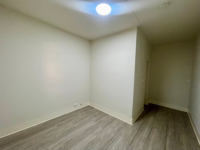 Building Photo - Ground floor Nob Hill 3BR + Office | Avail...