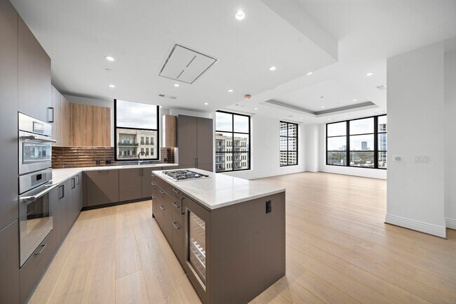 Building Photo - 2323 San Felipe St