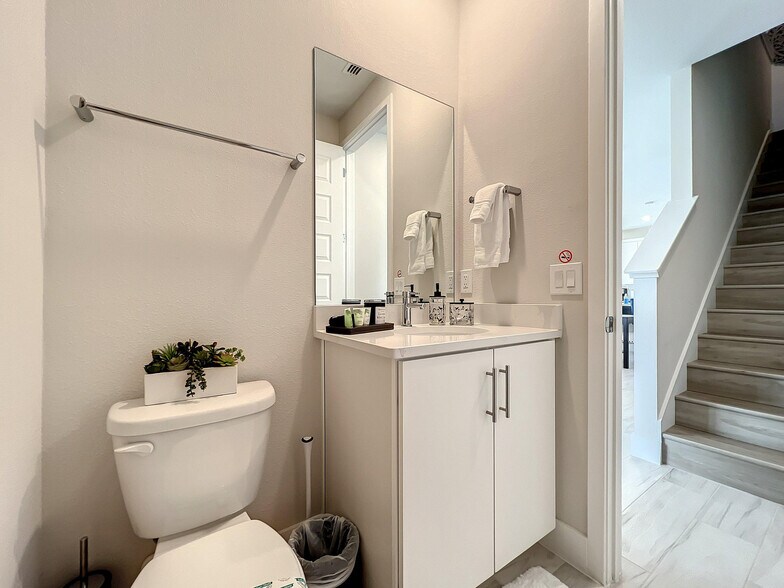 Building Photo - 7901 Putting Grn Wy