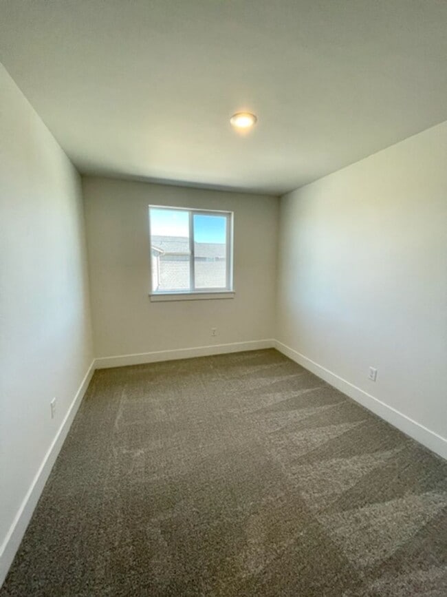 Building Photo - 3070 NE Terreo Pl