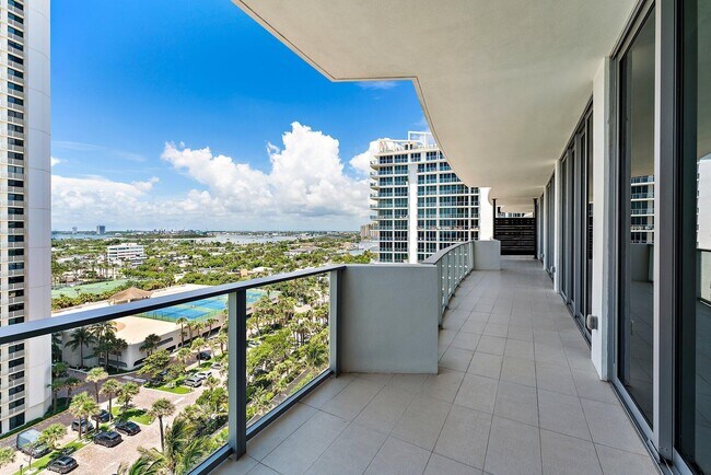 Building Photo - 3100 N Ocean Dr