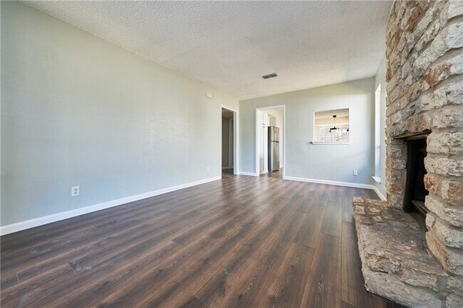 Building Photo - 902 Fieldwood Dr