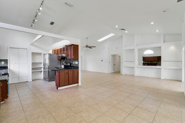 Building Photo - 14616 Autumn Ave